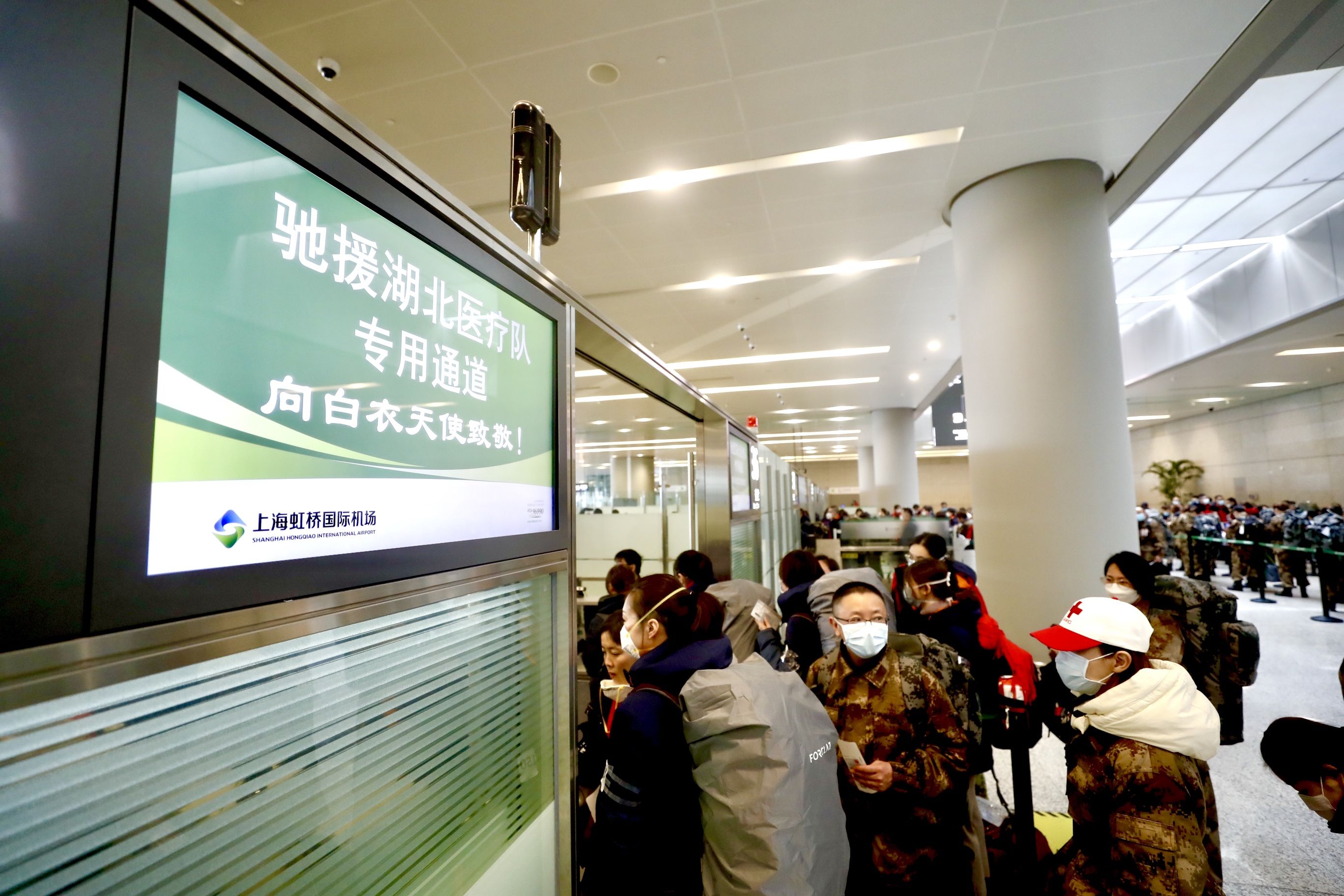  「振奋人心」上海又一批医疗队出发支援湖北 这些画面让人泪目又