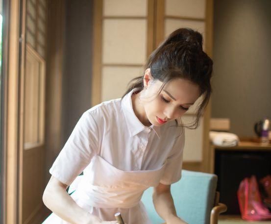  『奔四』奔四女人就该穿件清新小裙子！简洁精致设计尽显清新感