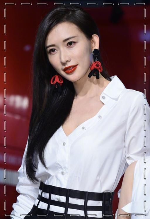 看了刘诗诗的高腰裤，再看林志玲，网友：终于知道胯宽有多痛苦了