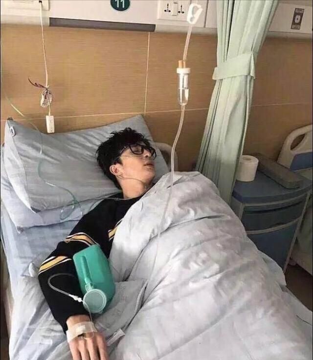 薛之谦李雨桐事件当事人最新动态，男方开演唱会，女方公司倒闭