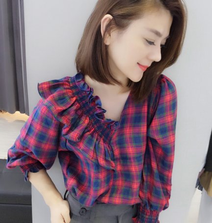 中秋回家，给妈妈带了两件欧式小衫，减龄显嫩，她肯定很高兴的