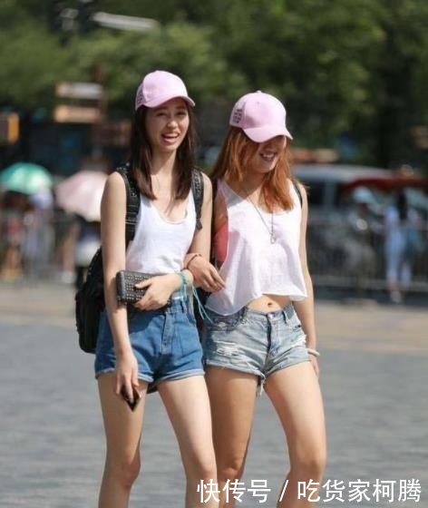 「肤白」街拍:貌美肤白的小姐姐,唯美的穿搭很动人,唯美大气
