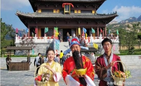 中国最有钱的景区，每月倒20万黄金在河里任你捡，捡到直接带走