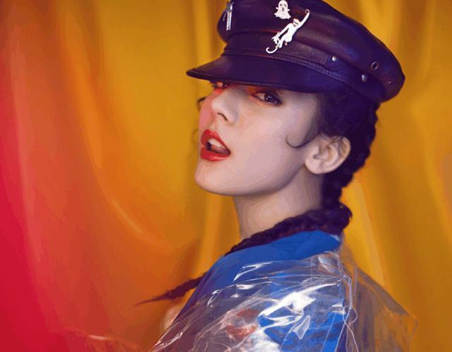 女神们扎堆穿透明塑料袋比美,热巴撩,何穗仙,她们奇葩!