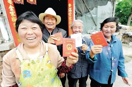  就算@道喜了！农村3种人，就算不是村干部，也能领退休金了，希