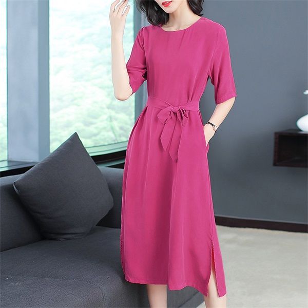 丰满的女人不穿紧身衣，瞧下面女人这样穿，凹凸性感身材风情万种