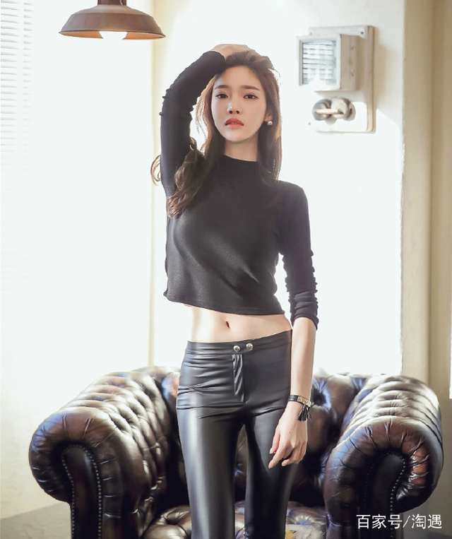 图3皮裤美女很时髦，彰显你的个人魅力！