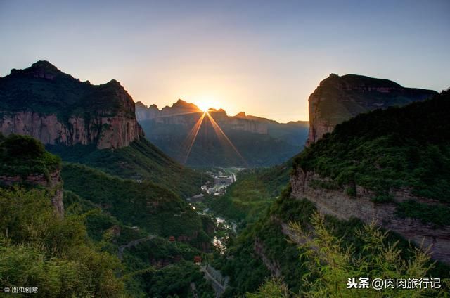 厉害了我大陕西，这条媲美郭亮村的挂壁公路，堪称世界第九大奇迹