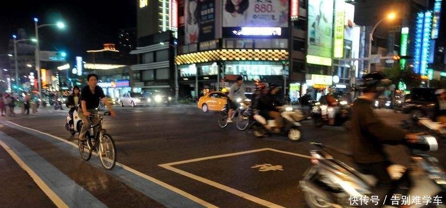 大陆男去台湾旅游,吐槽破旧得像县城,导游一句话回应让人心疼