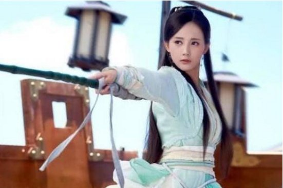  「角色」她是赵丽颖替身，在赵丽颖怀孕期间疯狂接戏，如今逆袭成一线明星