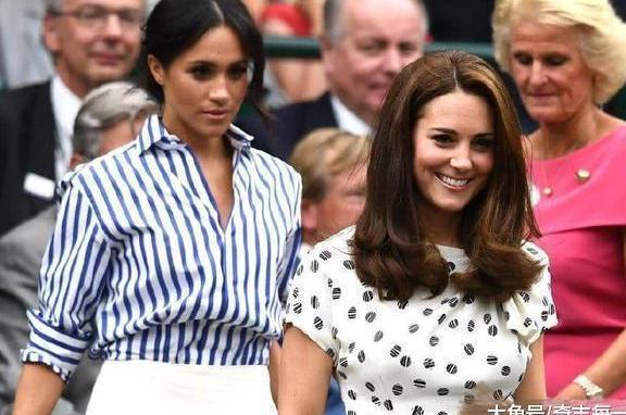 英国王妃凯特、梅根合体亮相, 梅根探头探脑, 凯特难掩贵族气质