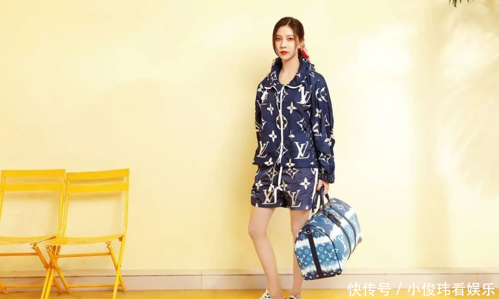  「绝美」LV又出绝美新款！渐变扎染运动鞋带你云度假！