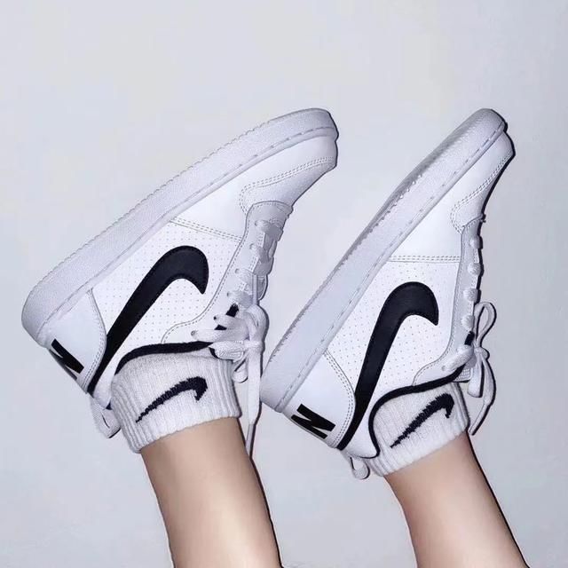  [时髦]没想到袜子也能穿得这么时髦！