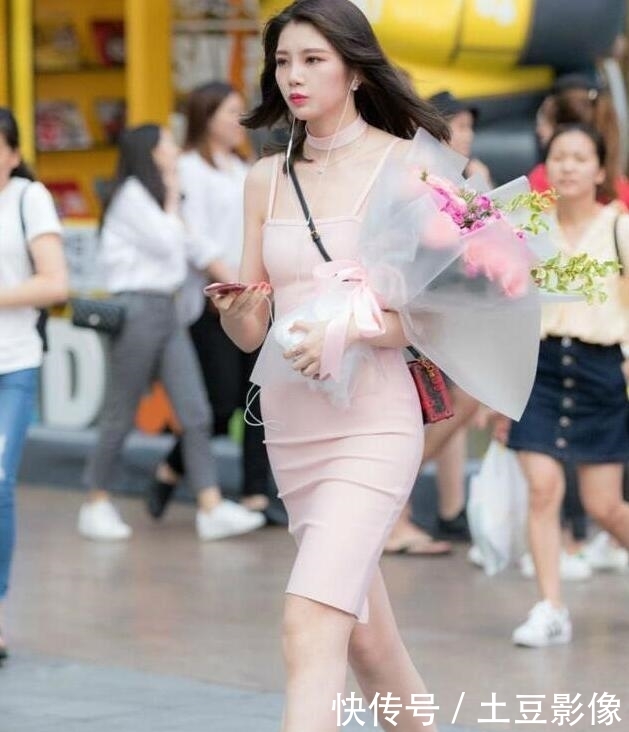  唯俏■街拍图片，小姐姐高跟唯妙唯俏，彰显美女范