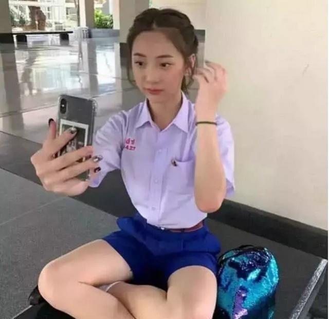  『孩子』17岁学生颜值太高走红，当自曝出性别时，网友们纷纷表示不能接受