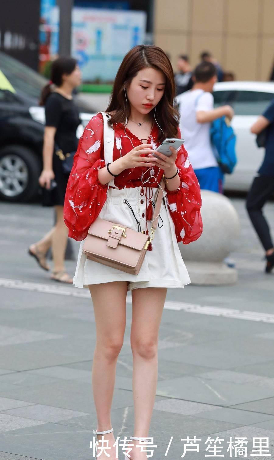 『美女』美女穿职业装配上高跟黑丝,尽显职场女性性感魅力