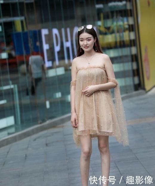 「女人」老六街拍集:30岁女人穿上高跟鞋,时髦有态度,穿出气质美