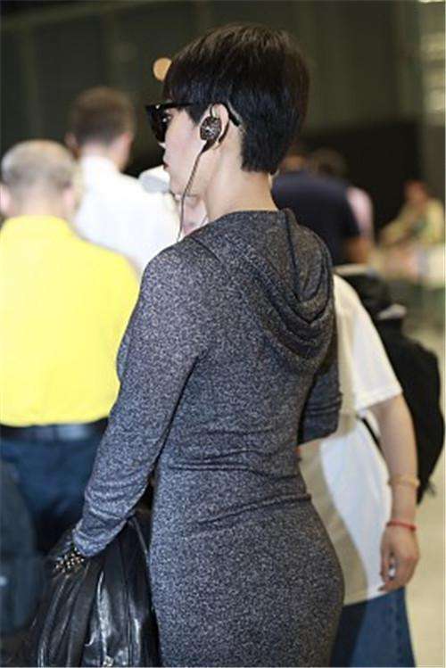 宁静穿修身灰色毛衣展现完美身材, 蚂蚁腰, 蜜桃臀通通拿下!