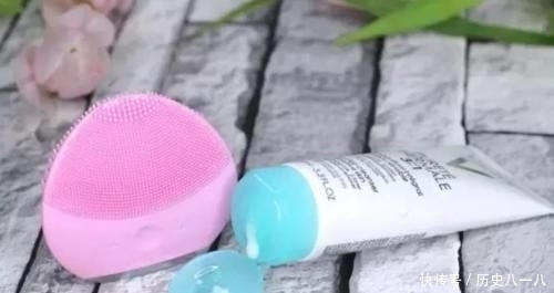  轻松|鼻子黑头多别再用手挤，教你3招，黑头轻松除，拯救“草莓鼻”