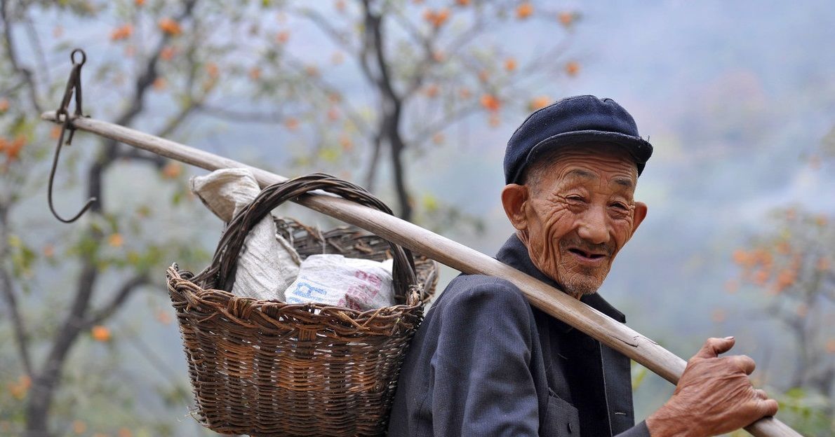  「农民兄弟」农民进城，月入过万的2个工作，比工地挣的多，轻松