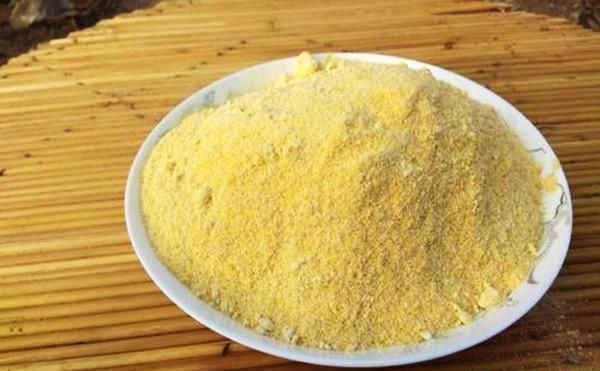『倒入』夏季钓鲢鳙,没有好饵料怎么行!自制饵料配方送给你,拿走试试吧