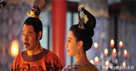  奖励@湖北老人发现先祖有22位皇帝, 上交族谱以证身份, 获得锦旗奖励！
