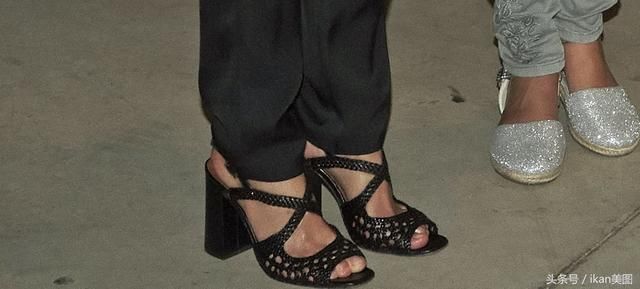 西班牙王后莱蒂齐亚90年代的时尚凉鞋,引爆时尚潮流