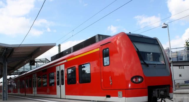 一趟火车几千乘客，为什么几十份盒饭都卖不掉？看完觉得理所当然