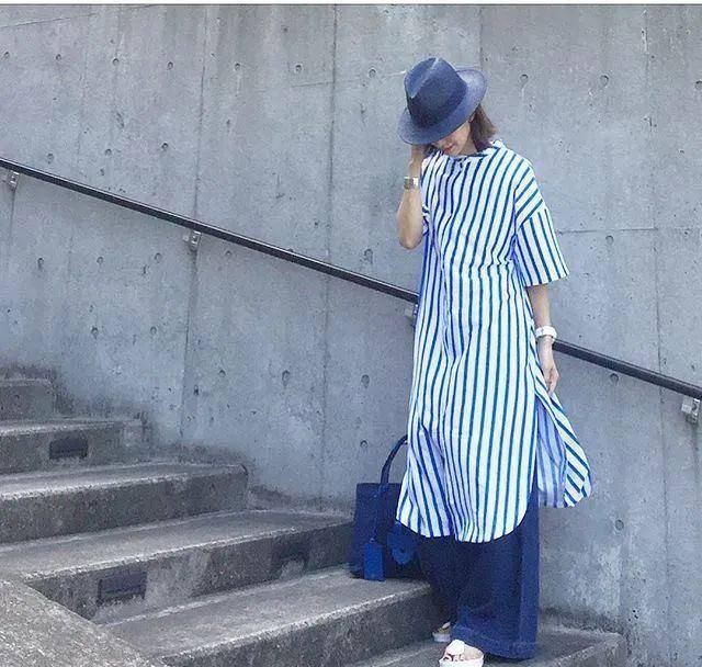  「博主」看完这个博主的条纹搭配 你会365天每天都想穿条纹