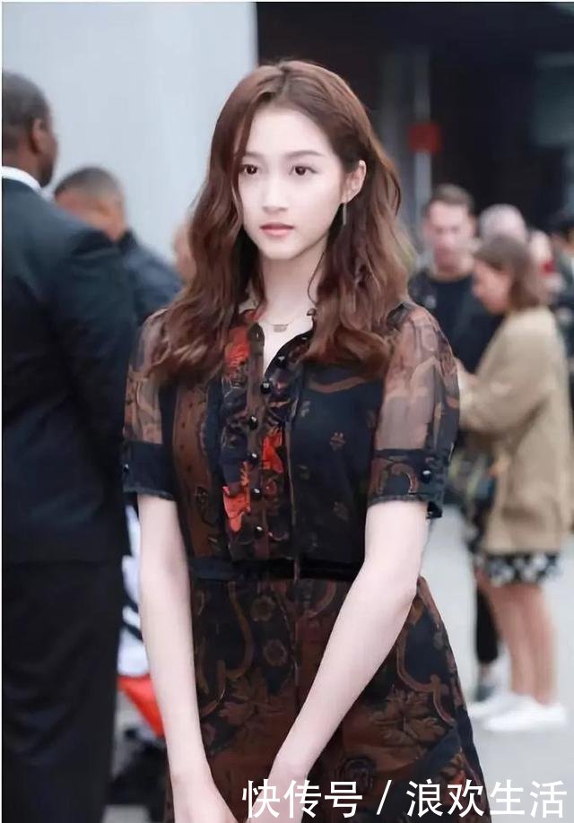 爆料：关晓彤P图过猛？某女星出轨想洗白？邓伦人红是非多？