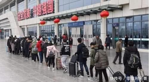  乘坐：德国游客乘坐中国高铁后，指出中国高铁的2个缺点，引起国