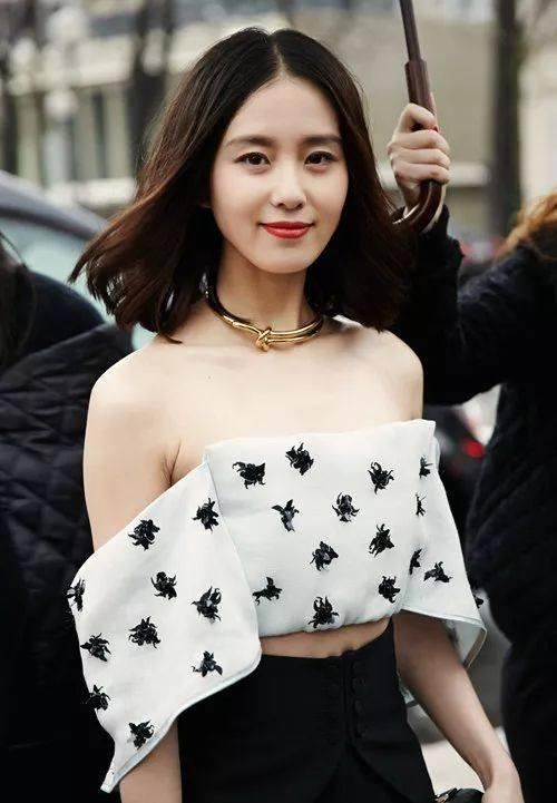 刘诗诗的“天鹅颈”，赵丽颖的优雅，女明星的露肩装少女又仙气