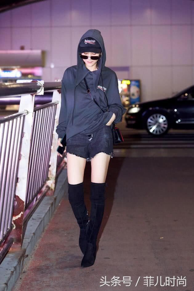 王子文为显身材，这么窄的裙子也要硬穿进去，网友：好尴尬啊！