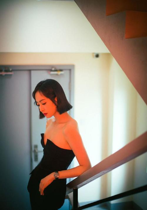 31岁宋茜厉害了！这么暴露的衣服都敢穿，网友：身材好太任性