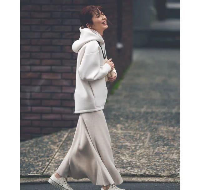 『伊藤真知』他们的基础款也不一般 每一件都能穿很多年