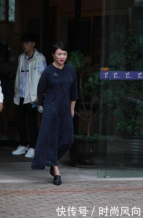 旗袍可不是随便乱穿的,穿在徐帆身上叫旗袍,穿在金星身上叫僧袍