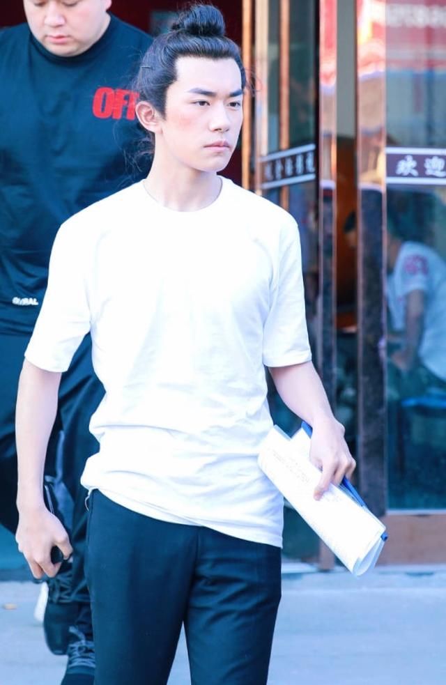 易烊千玺刚出关迅速开拍新剧,胖虎:千玺又是被打戏 网友:心疼