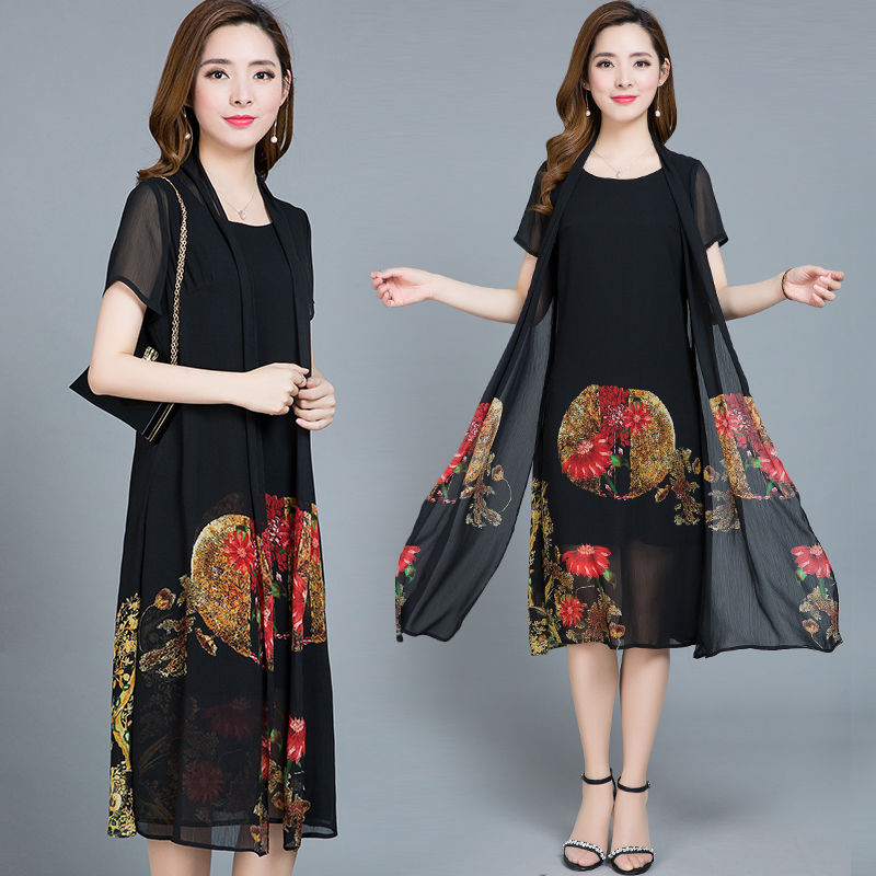 太美腻!50岁老妈出门逛街穿款“印花”美裙，连年轻人都盯着看