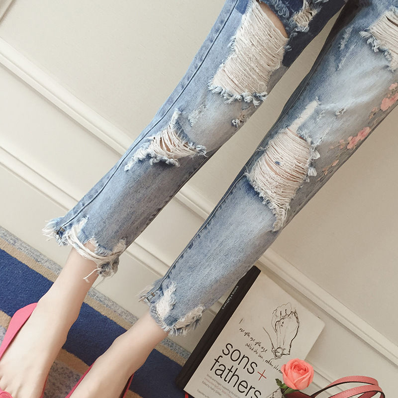 别傻傻穿裙子了!9月更流行牛仔裤，1米52都能穿出高挑好身材