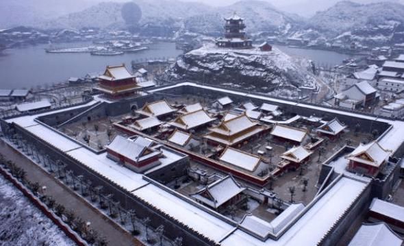 耗资8亿，仿照故宫1：1建造，不惜炸掉13座山，如今票价却是故宫