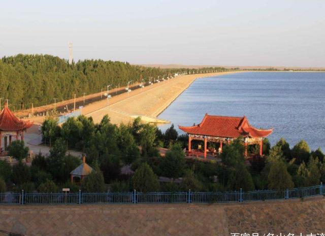 我国挖出亚洲最大的沙漠水库，蓄水量相当于10个西湖，却饱受争议