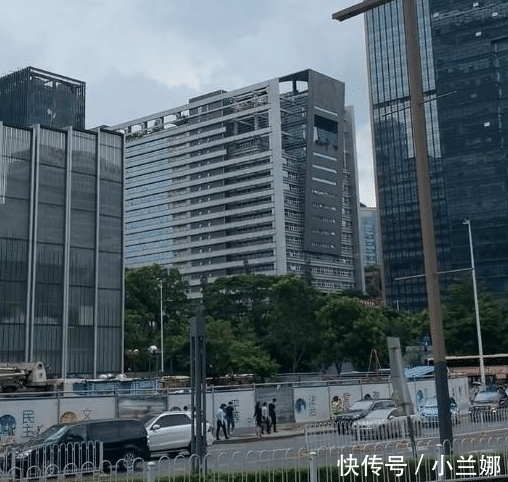 广东深圳:寸土寸金的城中心,矗立一座祠堂,谁拆