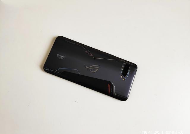 华硕:噱头还是真强华硕ROG游戏手机2体验用久了回不去了