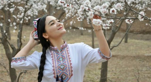 维吾尔族姑娘能与汉族的小伙“通婚”吗?当地姑娘说出实话!