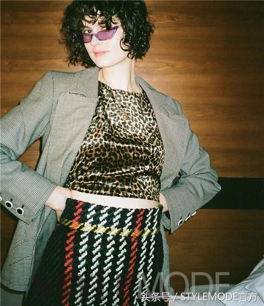 澳洲时尚博主Chloe Hill 示范复古与嬉皮风味穿搭