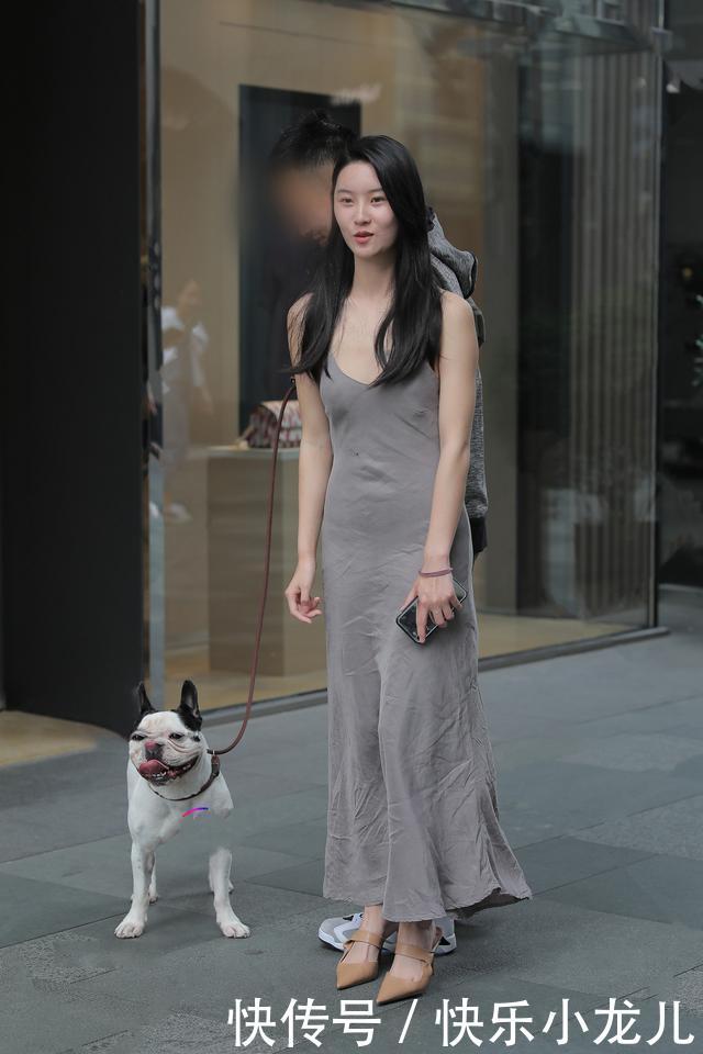  「小姐姐」等待一秒钟入夏？茫茫裙海之中的这条裙子，让你性感又显腿长！