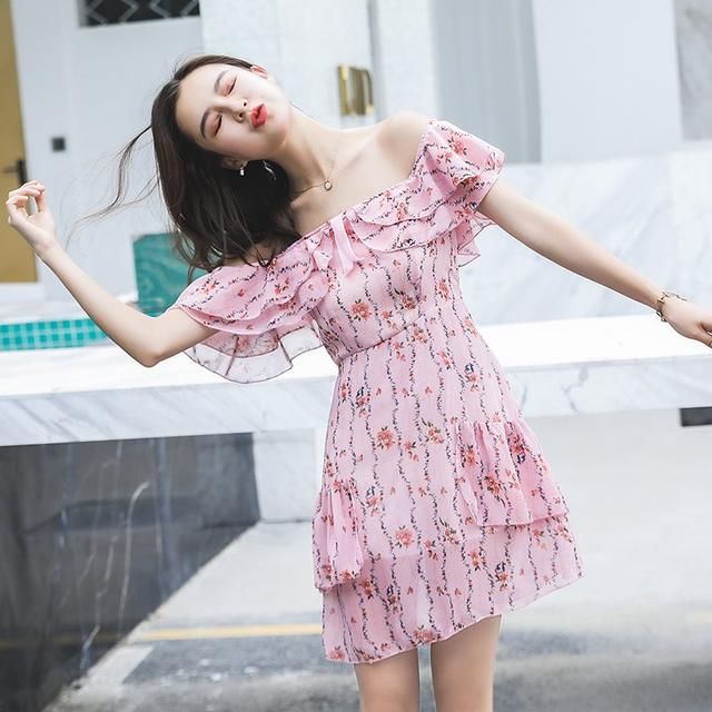 彰显你优雅女人味的连衣裙，时髦显高挑，让你美出天际