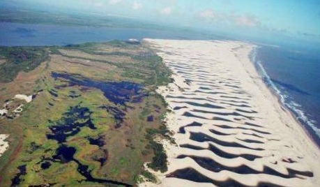 巴西有一个神奇的沙漠,每年雨季水比沙子还多,还鱼虾成群