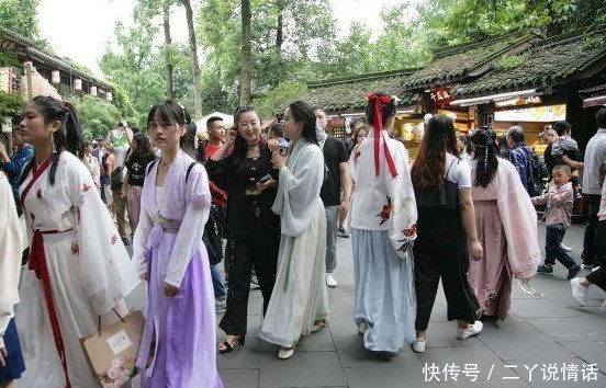 成都“最美”古街,汉服美女数不胜数,连“老外”都赞叹不已!