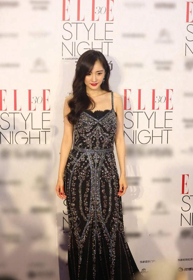 ELLE风尚盛典女星红毯争艳,倪妮性感撩人,唐嫣粉裙抢镜!